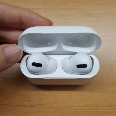 2020 best sal airoha chip 1536U OEM factory tws  earphone with charging case black pods ear pods  IR sensor wireless charging